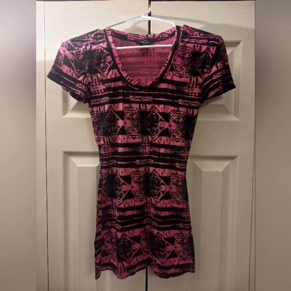 Rue21 Tops - RUE 21 WOMEN'S SMALL PINK AND BLACK SHORT SLEEVE TEE SHIRT 🩷🖤